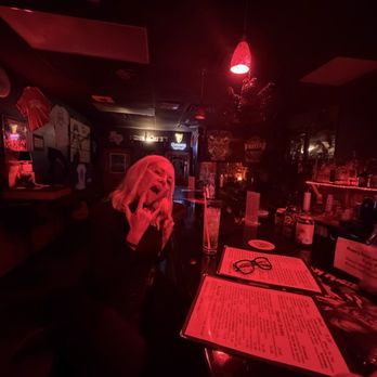 Der Daiwel - Cocktail Bars Near Me - Fredericksburg, Texas