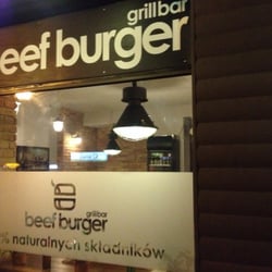 Beef Burger - Okno widziane z ulicy