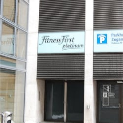 Fitness First Hamburg - Jungfernstieg - Zugang von Hermannstraße