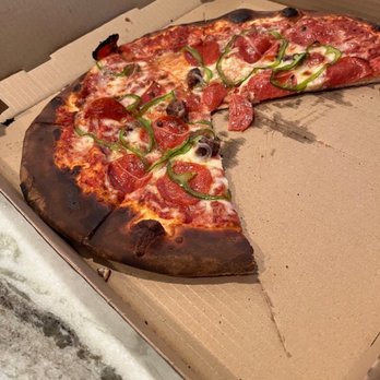 Bianca’s Restaurant - The pizza they made for us! See any resembling between the two, me neither. - Italian Near Me - Albany, Georgia