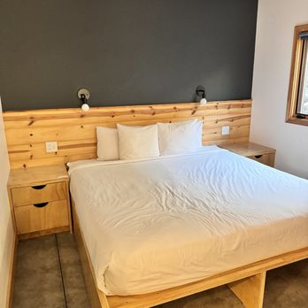 The Society Hotel - Queen bed - Hostels Near Me - Bingen, Washington