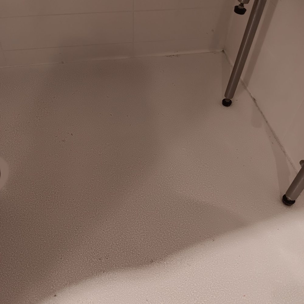 Hyatt Place - Dirty shower pan - Hotels Near Me - Eagle Pass, Texas Hyatt Place - Dirty shower pan - Hotels Near Me - Eagle Pass, Texas