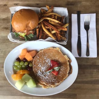 Parlay - Fried chicken sandwich and blueberry pancakes - New American Near Me - Sunset Park, New York Parlay - Fried chicken sandwich and blueberry pancakes - New American Near Me - Sunset Park, New York