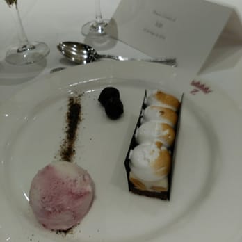 Palafox - Tarta de cereza con marmolado y helado de frambuesa - Hotels Near Me - Zaragoza, Z