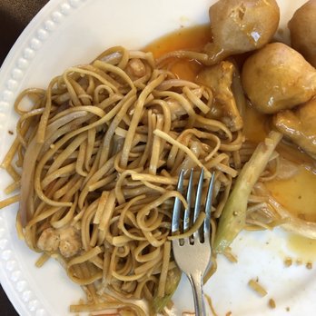 Min Min Asian Cafe - Linguine noodles instead of thick Lo Mein noodles :( - Chinese Near Me - Chicago, Illinois Min Min Asian Cafe - Linguine noodles instead of thick Lo Mein noodles :( - Chinese Near Me - Chicago, Illinois