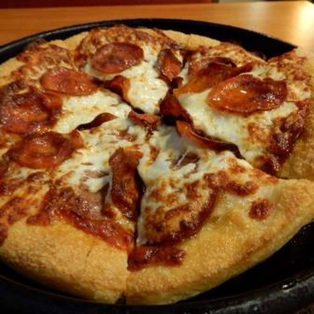 Pizza Hut - a pepperoni pizza on a plate - Pizza Near Me - Smiths Falls, Ontario Pizza Hut - a pepperoni pizza on a plate - Pizza Near Me - Smiths Falls, Ontario