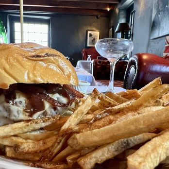 The Salt House - Burger - Gastropubs Near Me - New Hope, Pennsylvania