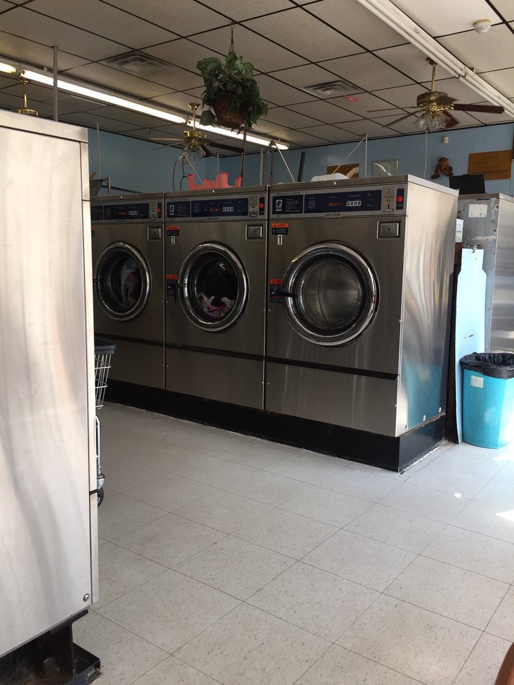 PARK & WESTERN HIGHLANDER LAUNDRY 10 Reviews 1131 N Western Ave