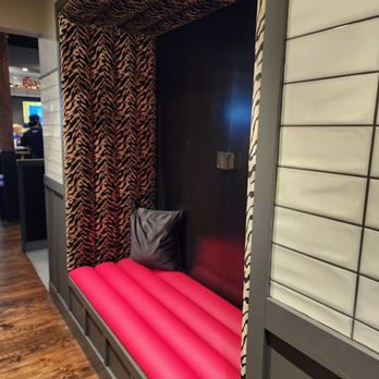 Moss Bay Hall - Cozy cubby - Comfort Food Near Me - Kirkland, Washington Moss Bay Hall - Cozy cubby - Comfort Food Near Me - Kirkland, Washington