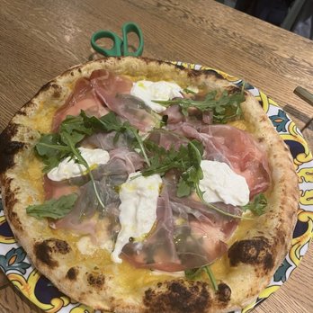 La Perla - Italian Near Me - Amsterdam, New Hampshire