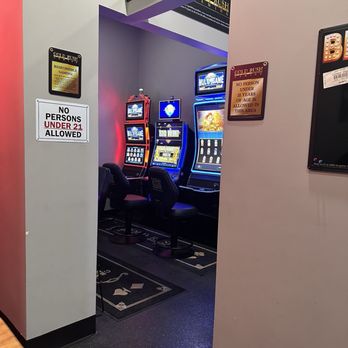 Papa Saverio's Pizzeria - View into room for video gambling machines - Pizza Near Me - Huntley, Illinois Papa Saverio's Pizzeria - View into room for video gambling machines - Pizza Near Me - Huntley, Illinois