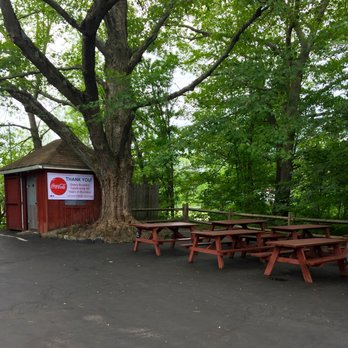 Deary Bros Mike's Stand - American Near Me - Putnam, Connecticut