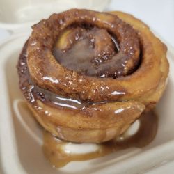 The Bougie Foodie - Fluffy brioche cinnamon roll