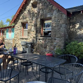 Seven Suns Coffee & Cafe - Courtyard dining - Coffee & Tea Near Me - Mount Shasta, California