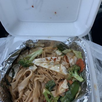 Chili Thai - Vegetable Drunken Noodles - Salad Near Me - Columbus, Georgia Chili Thai - Vegetable Drunken Noodles - Salad Near Me - Columbus, Georgia