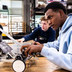 Sandia Preparatory School - Robust engineering, design, and innovation courses beginning in middle school
