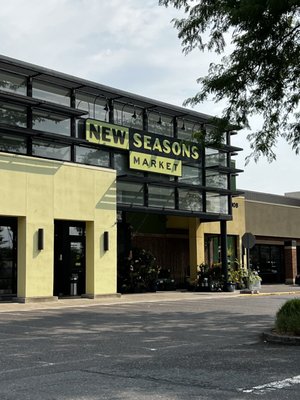 New Seasons Market - Fisher's Landing by null
