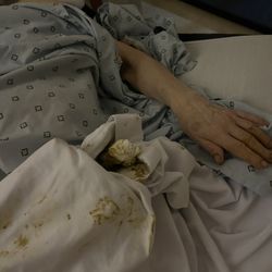 Lady Lake Speciality Care - Mom called she buzzed for help 1 1/2 hrs no one came she is unable to move and tried to clean up . I went into the facility in the middle of