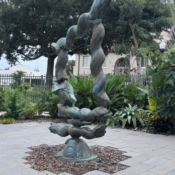 Hollis Garden - Statue in the garden - Botanical Gardens Near Me - Lakeland, Florida