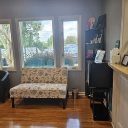 James M Stuart, DDS - Waiting room