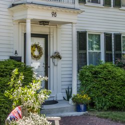 Carson's Bed and Breakfast and Salon - Welcome to Carson's Bed and Breakfast and Salon
