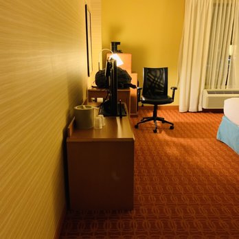 Fairfield by Marriott Inn & Suites Louisville Downtown - Room - Hotels Near Me - Louisville, Kentucky