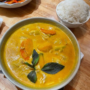 Basil & Co - Yellow Pumpkin Curry with a bowl of rice - Thai Near Me - Diamond Bar, California