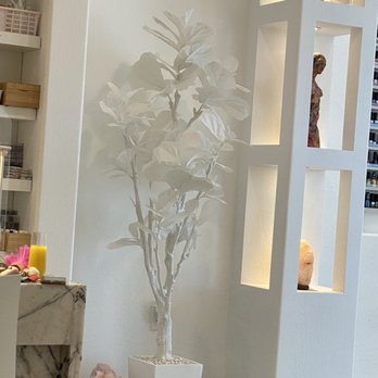 Lacquer Nails And Spa Tempe - Stylish simplicity. - Nail Salons Near Me - Tempe, Arizona