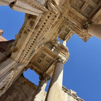 Efes Celsus Kütüphanesi - Look up - Landmarks & Historical Buildings Near Me - Selçuk, 35