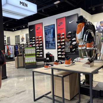 nike store foot locker