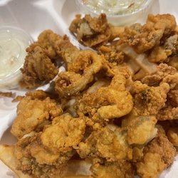 Seafood Hut - Large Clam Plate with Fries and Coleslaw