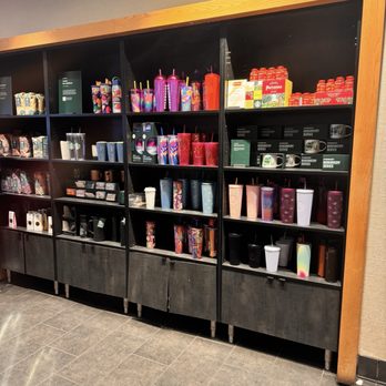 Starbucks - Coffee & Tea Near Me - Woodbury, New York