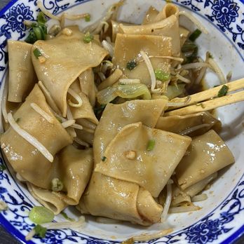 Jin Yuan Cafe - 錦源美食 - Oil splash noodles mid way devouring - Noodles Near Me - Katy, Texas