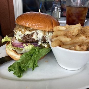 KC's American Kitchen - Blue burger was huge - American Near Me - Windsor, California