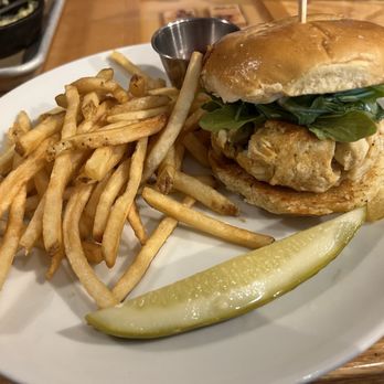 matchbox - Crab Cake Sandwich - it was ok, fries are better at McDs - Pizza Near Me - Rockville, Maryland