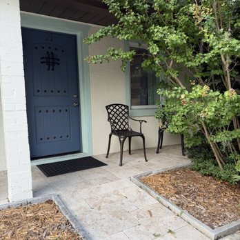 Retreat at Crystal Manatee - Front patio for each room - Hotels Near Me - Crystal River, Florida Retreat at Crystal Manatee - Front patio for each room - Hotels Near Me - Crystal River, Florida