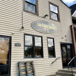 Lin Asian Market - Front entrance