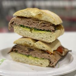 Costco Food Court - Roast Beef Sandwich - IG: @nelson_eats