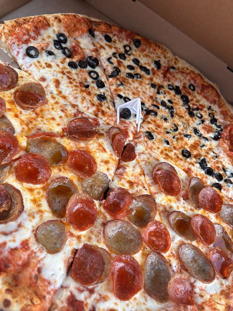 Chicho's Pizza 11th Street