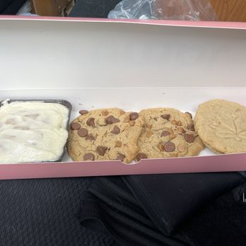 Crumbl - Rock Row - Cookies !!! - Bakeries Near Me - Westbrook, Maine