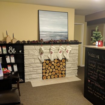 Azalia Massage Therapy - Relaxing lobby area - Massage Near Me - Everett WA, Alabama