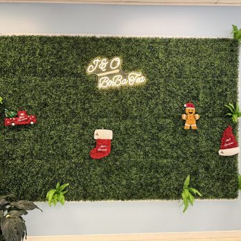 J & O Boba Tea - a christmas display - Ice Cream & Frozen Yogurt Near Me - Mason City, Iowa