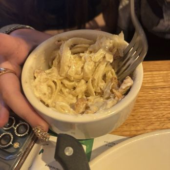 Applebee's Grill + Bar - Kids Chicken Alfredo - American Near Me - Elk Grove, California Applebee's Grill + Bar - Kids Chicken Alfredo - American Near Me - Elk Grove, California