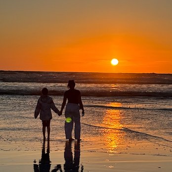 Canterbury Inn - Sunset with Grandkids - Hotels Near Me - Ocean Shores, Washington Canterbury Inn - Sunset with Grandkids - Hotels Near Me - Ocean Shores, Washington