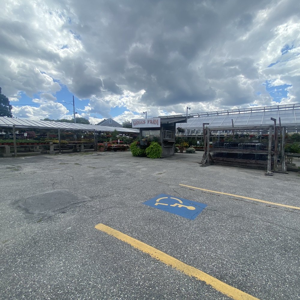 Griggs Farm - parking lot and entry - Farmers Market Near Me - Billerica, Massachusetts Griggs Farm - parking lot and entry - Farmers Market Near Me - Billerica, Massachusetts