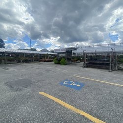 Griggs Farm - Parking lot and entry