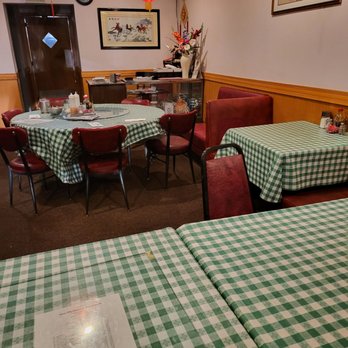 Hoa My Chinese Restaurant - the dining area - Chinese Near Me - Norridge, Illinois