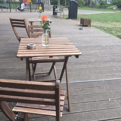 Lizzy's On The Green - Outdoor tables