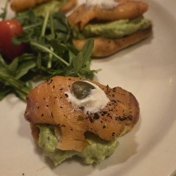 Maxine's On Shine - Smoked salmon with avocado cream on mini naan - New American Near Me - Orlando, Florida Maxine's On Shine - Smoked salmon with avocado cream on mini naan - New American Near Me - Orlando, Florida