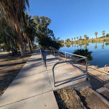 Sunbeam Lake - The ramp leading to the waterfront. - Lakes Near Me - Seeley, California